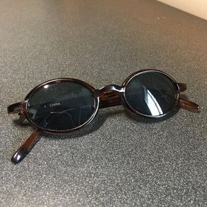 Vintage 90's style round sun glasses